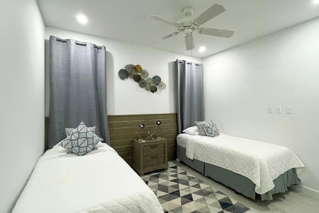Westmoreland Hills 1 Saint James Bagian luar foto