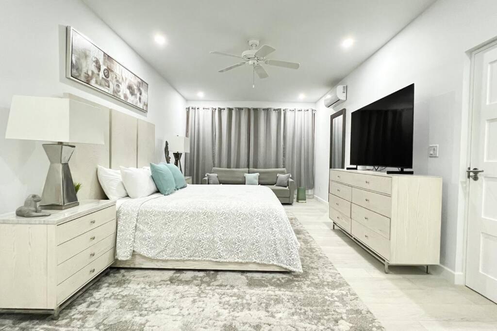 Westmoreland Hills 1 Saint James Bagian luar foto